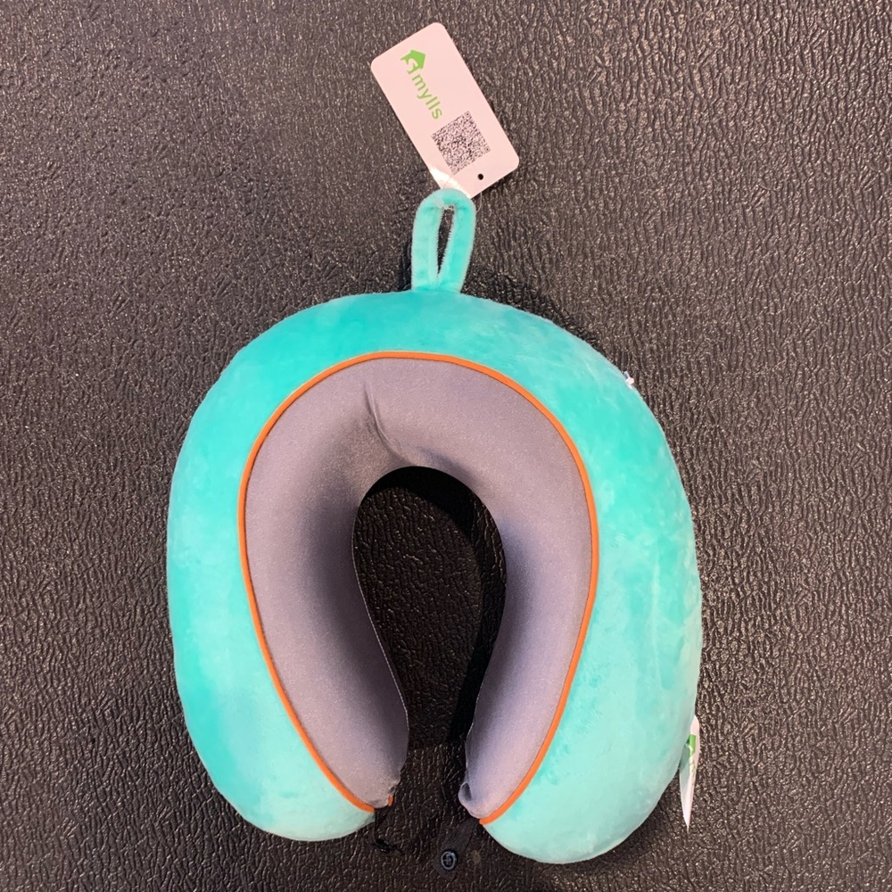 NWT travel pillow